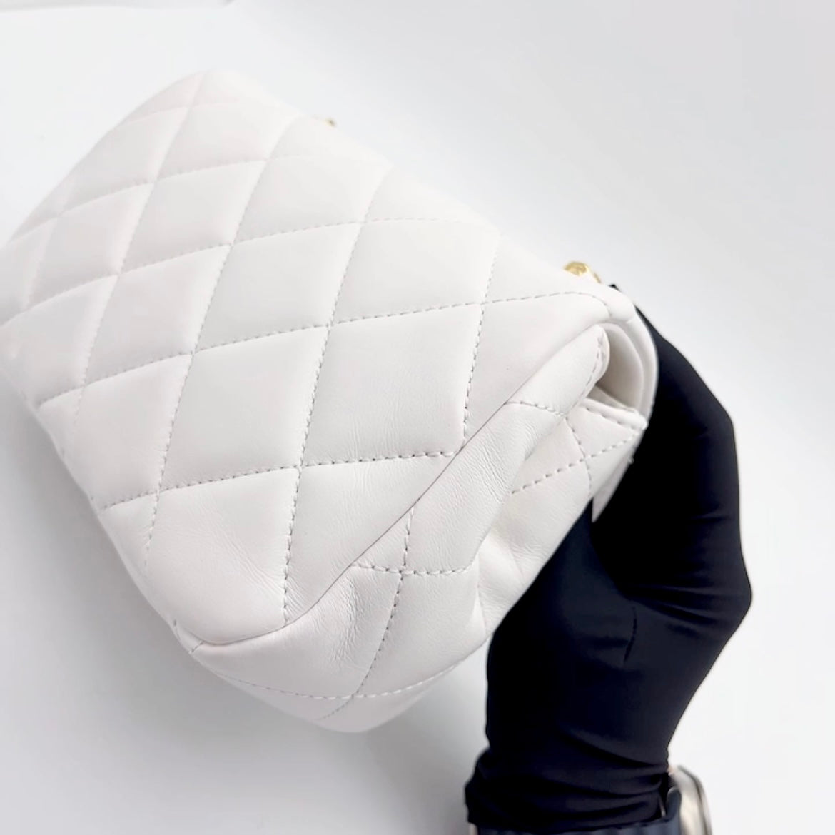 Preloved Chanel 22B Flap Bag Mini