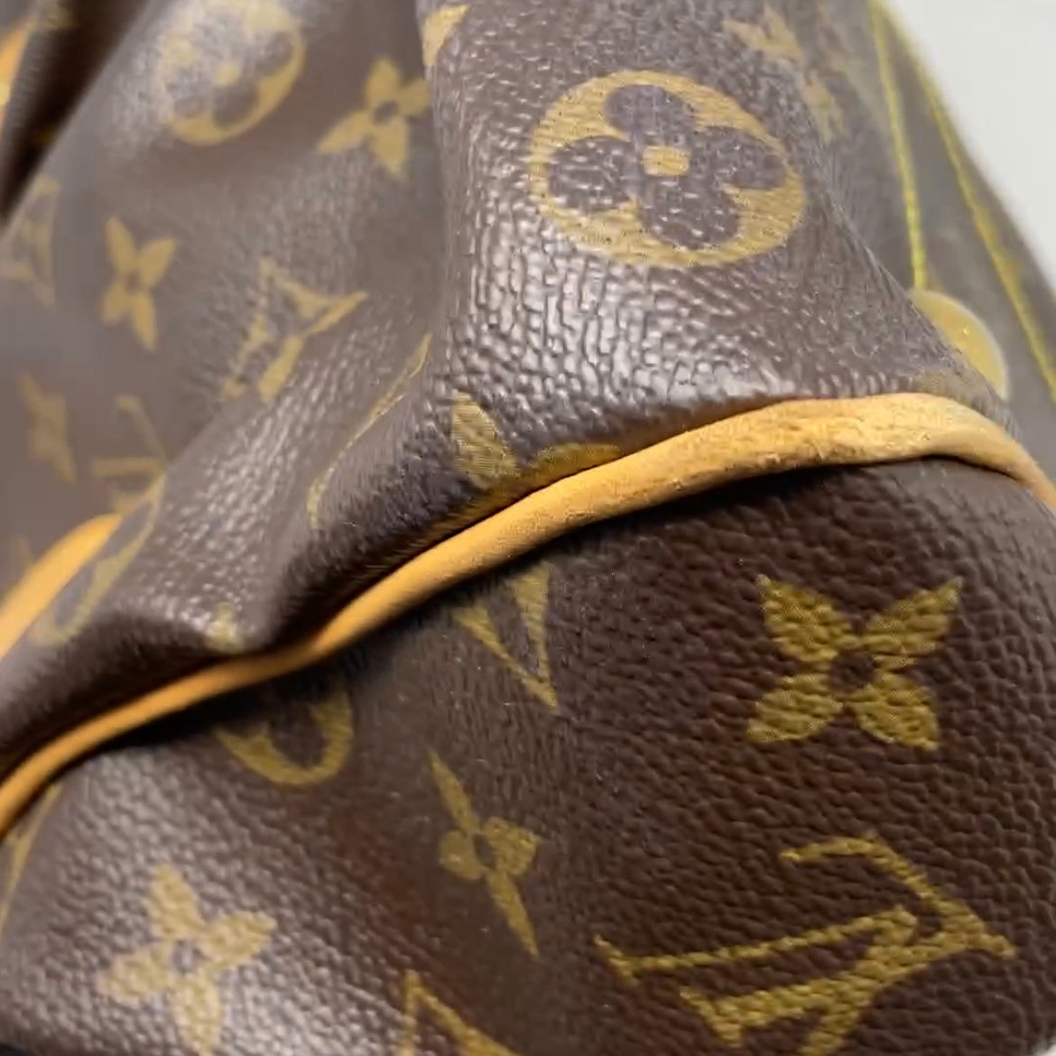 SOLD** Louis Vuitton Trivoli PM  Louis vuitton, Louis vuitton bag, Lv purse