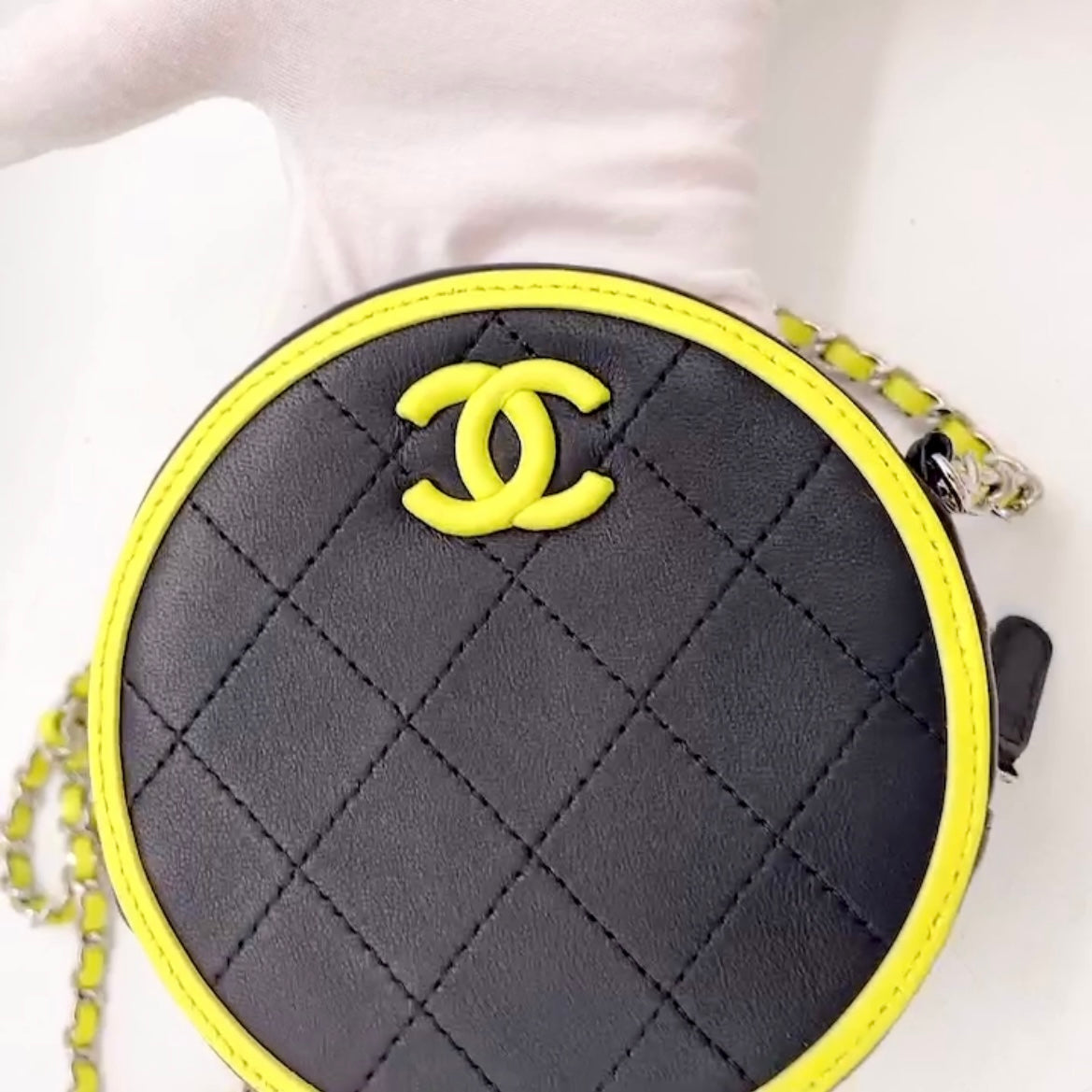 Preloved Chanel Limited Round Clutch with Chain